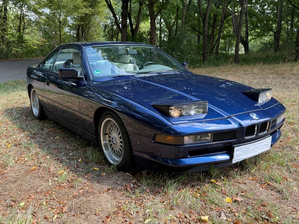 Image 2/22 of BMW 850i (1990)