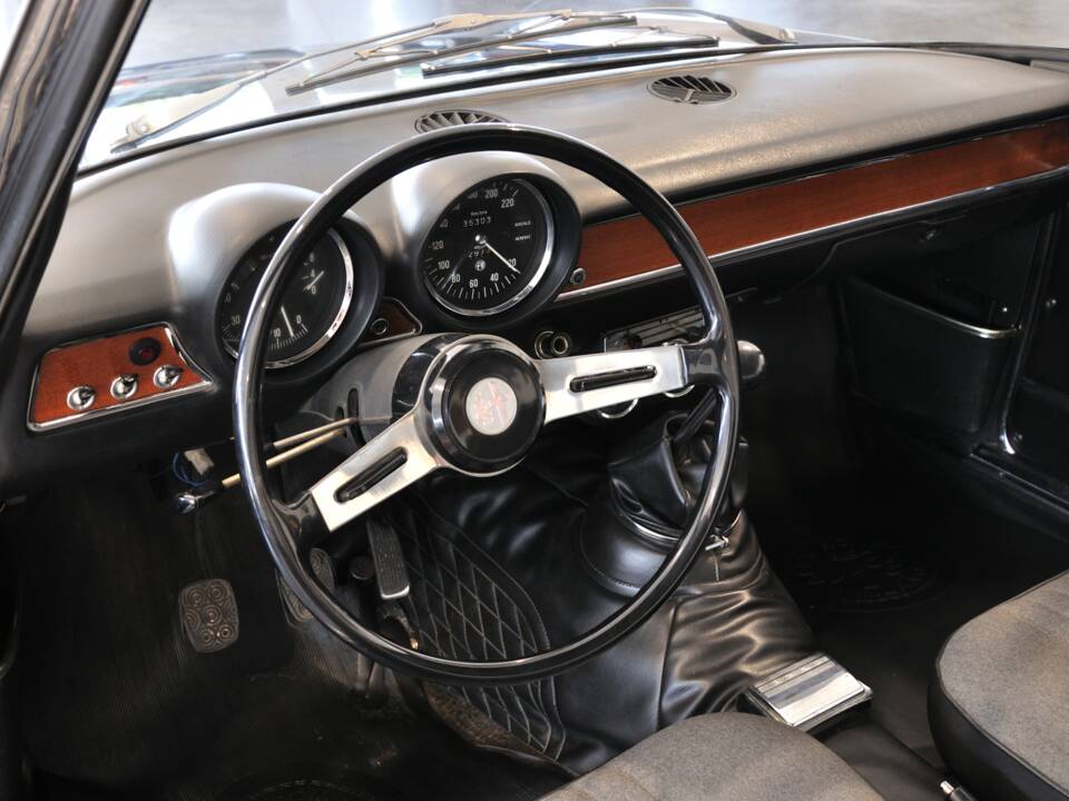 Bild 24/33 von Alfa Romeo Giulia 1300 GT Junior (1971)