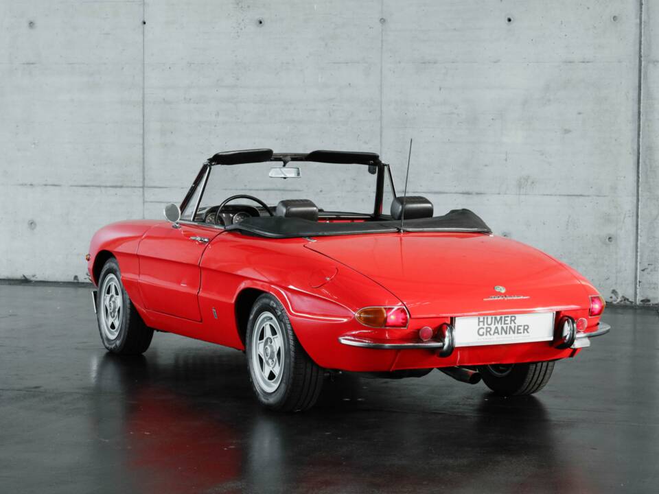 Immagine 10/47 di Alfa Romeo 1300 Spider Junior (1969)