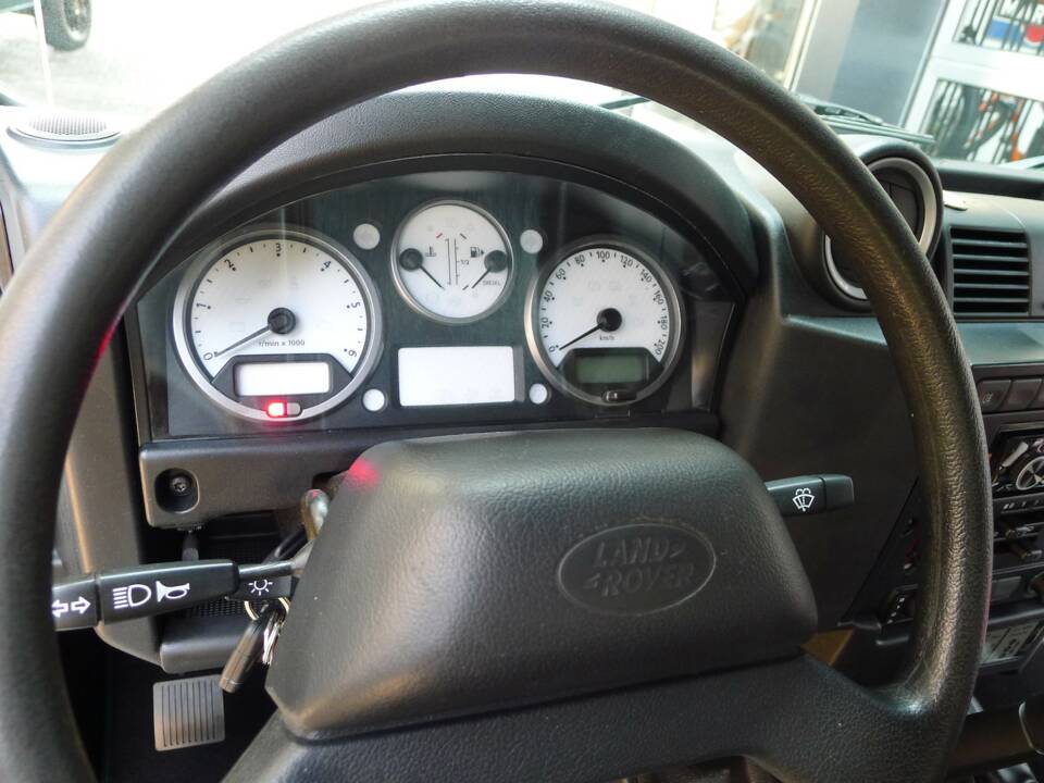 Image 9/15 of Land Rover Defender 90 (2014)