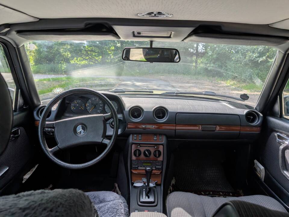 Bild 13/35 von Mercedes-Benz 300 TD Turbodiesel (1985)