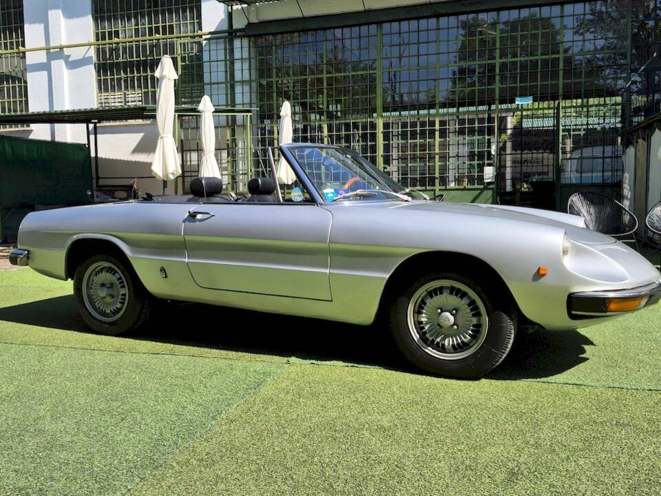 Afbeelding 10/63 van Alfa Romeo Spider 1300 (1976)