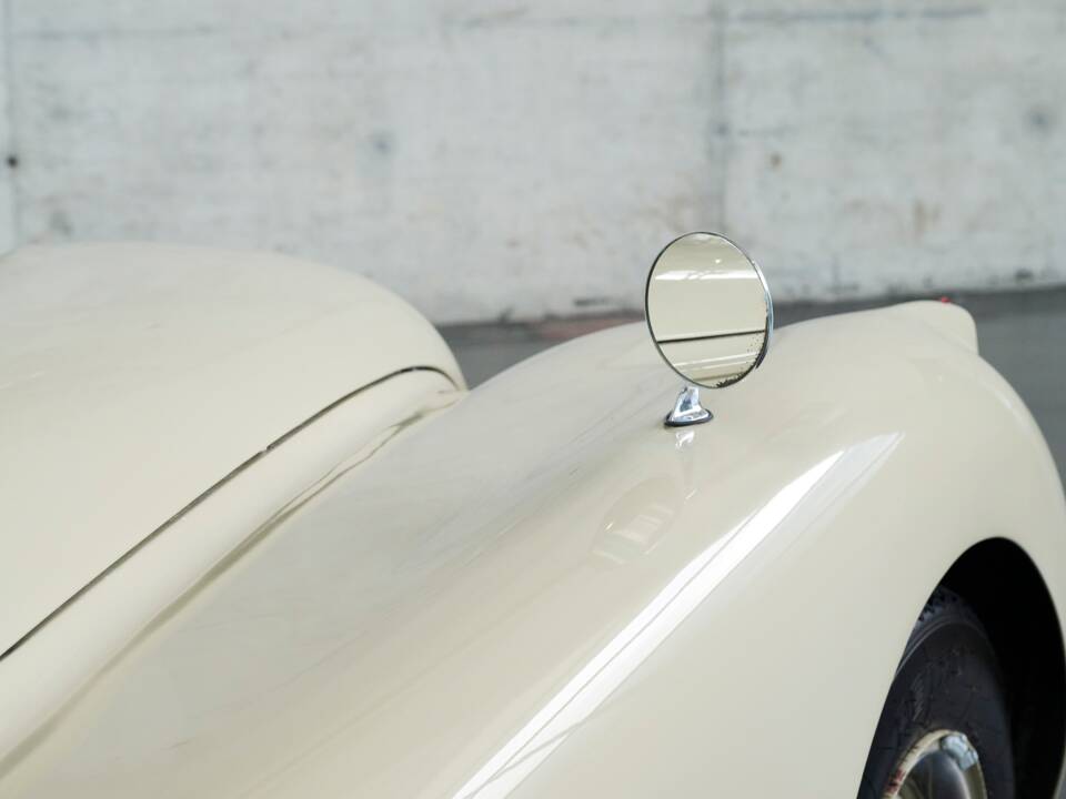 Image 30/50 de Jaguar XK 120 DHC (1953)