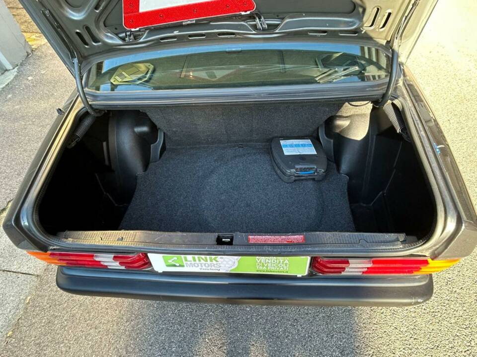 Image 5/10 of Mercedes-Benz 190 E 2.3-16 (1986)