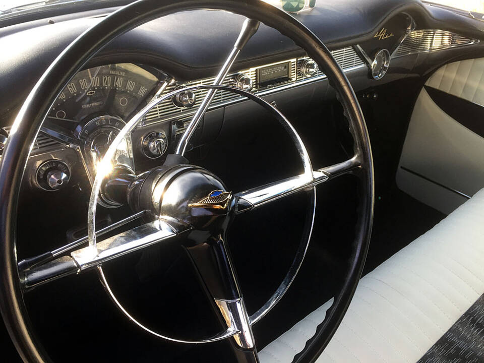 Image 4/20 of Chevrolet Bel Air Convertible (1956)