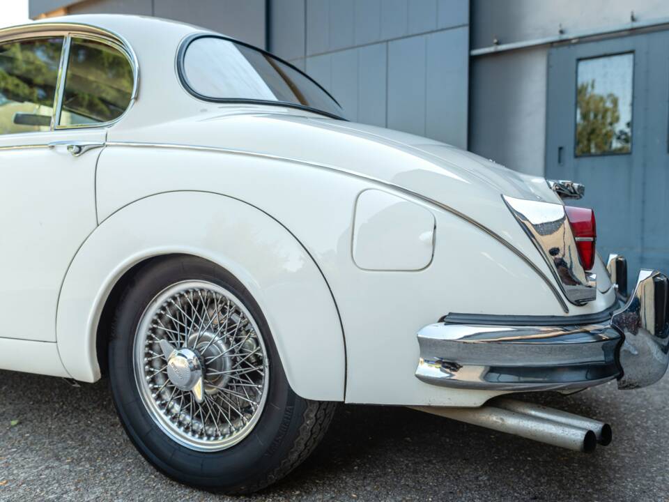 Image 13/50 de Jaguar Mk II 3.8 (1963)