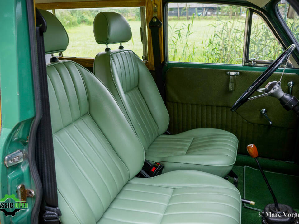 Image 14/43 of Morris Minor 1000 Traveller (1965)