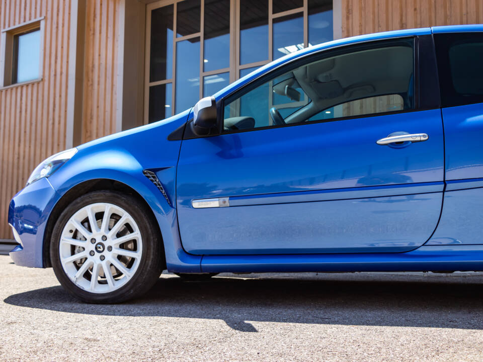 Image 3/40 of Renault Clio Gordini R.S. (2012)