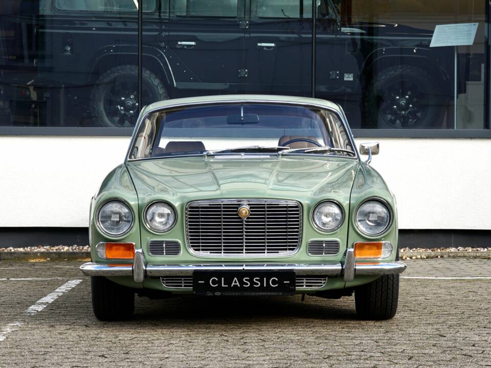 Image 5/30 of Jaguar XJ 6 4.2 (1970)