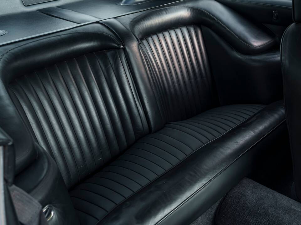 Bild 25/27 von Aston Martin DB 6 Mk II (1971)