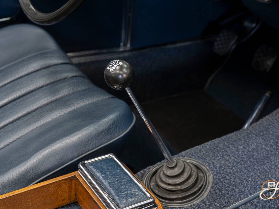 Image 13/23 of Mercedes-Benz 280 SL (1968)