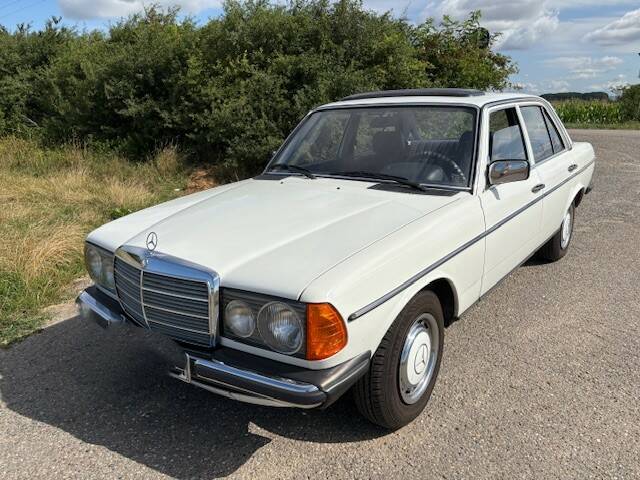 Bild 2/6 von Mercedes-Benz 200 D (1980)