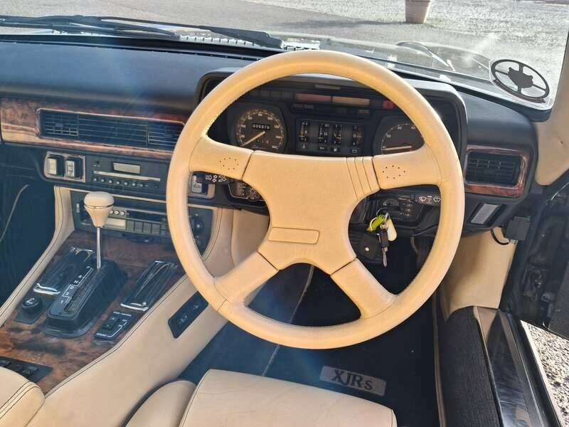 Image 8/41 of Jaguar XJRS 6.0 (1990)