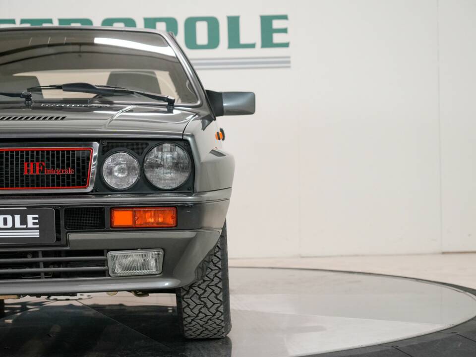 Image 18/46 of Lancia Delta HF Integrale (1988)