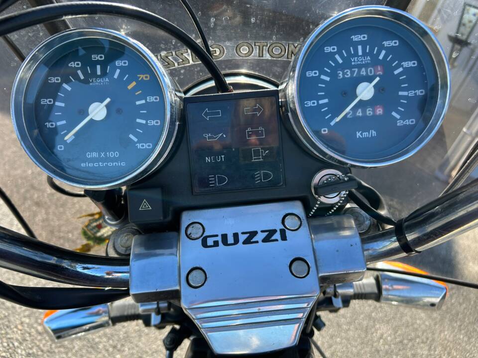 In gemächlichem Tempo über Landstraßen cruisen, dafür ist die California III wie gemacht.