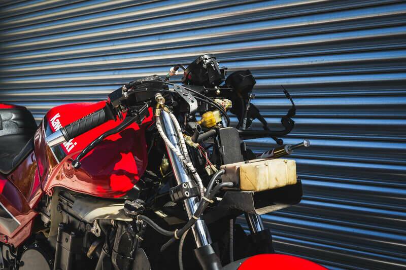 Image 18/50 of Kawasaki GPX 750R (1987)
