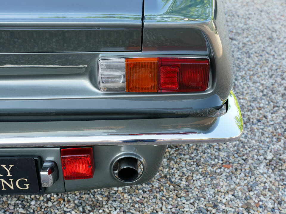 Image 35/50 of Aston Martin V8 (1980)