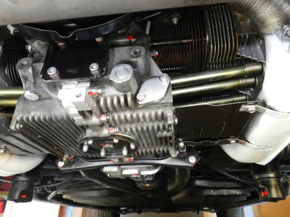 Imagen 43/70 de Volkswagen Käfer 1303 LS (1978)