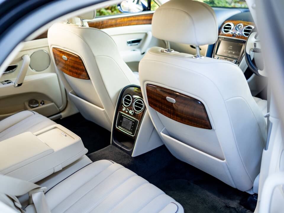 Image 13/31 of Bentley Continental Flying Spur (2013)