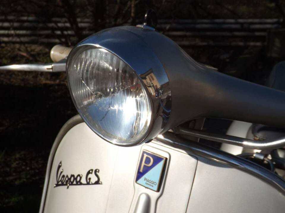 Bild 33/35 von Piaggio Vespa 150 GS (1958)