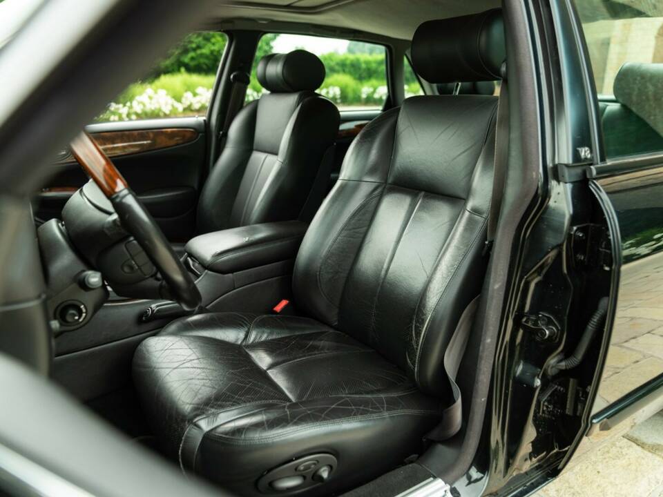 Image 27/50 de Jaguar XJR 4.0 (2000)