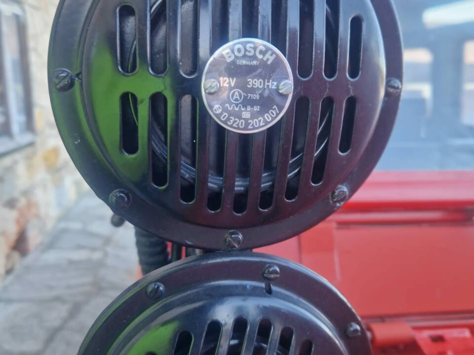 Image 33/54 of Land Rover 109 (1970)