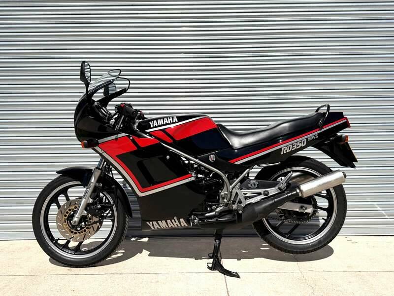 Immagine 2/44 di Yamaha RD 350 LC (1989)