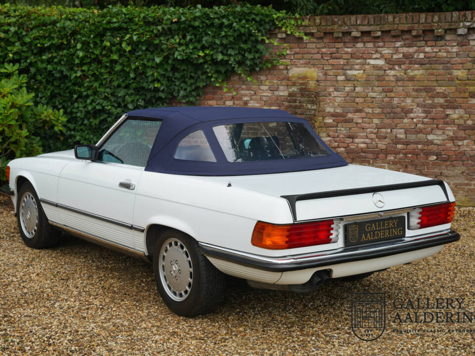 Image 7/50 of Mercedes-Benz 500 SL (1988)