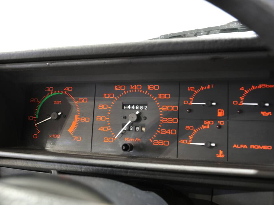 Bild 25/34 von Alfa Romeo 75 2.0 Twin Spark (1988)