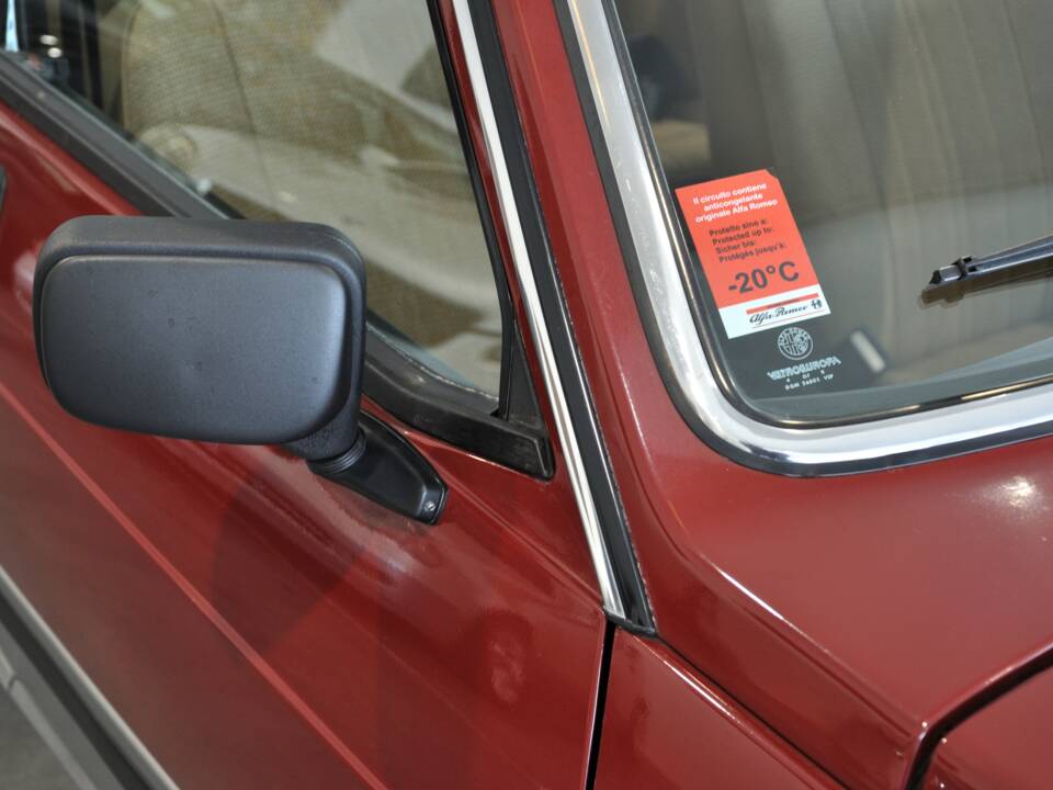 Bild 37/50 von Alfa Romeo Giulietta 1.8 (1985)
