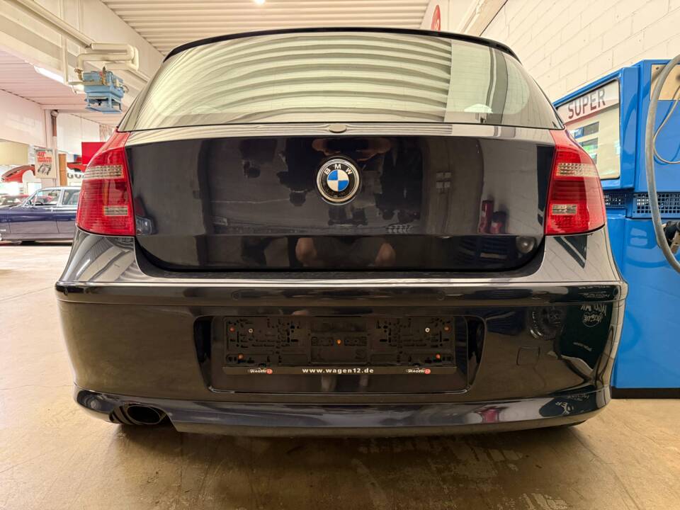 Image 14/18 of BMW 118i (2008)