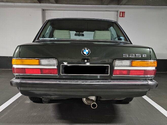 Image 6/7 de BMW 525e (1987)