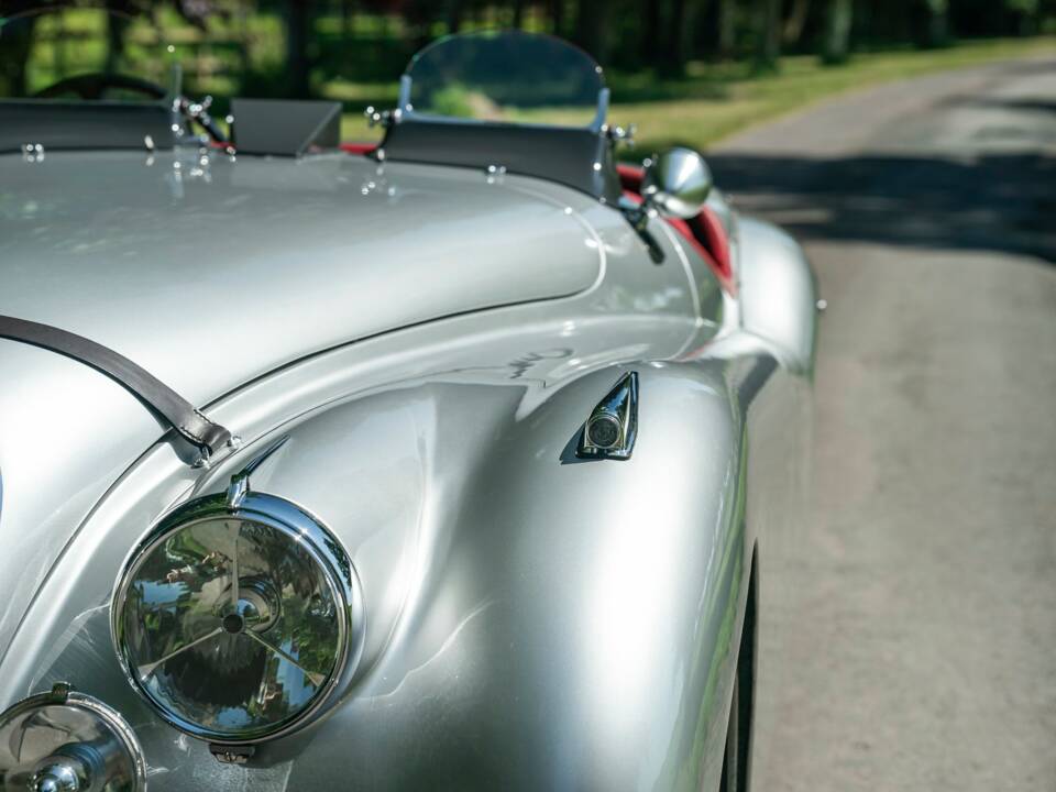 Image 18/50 of Jaguar XK 120 OTS (1951)