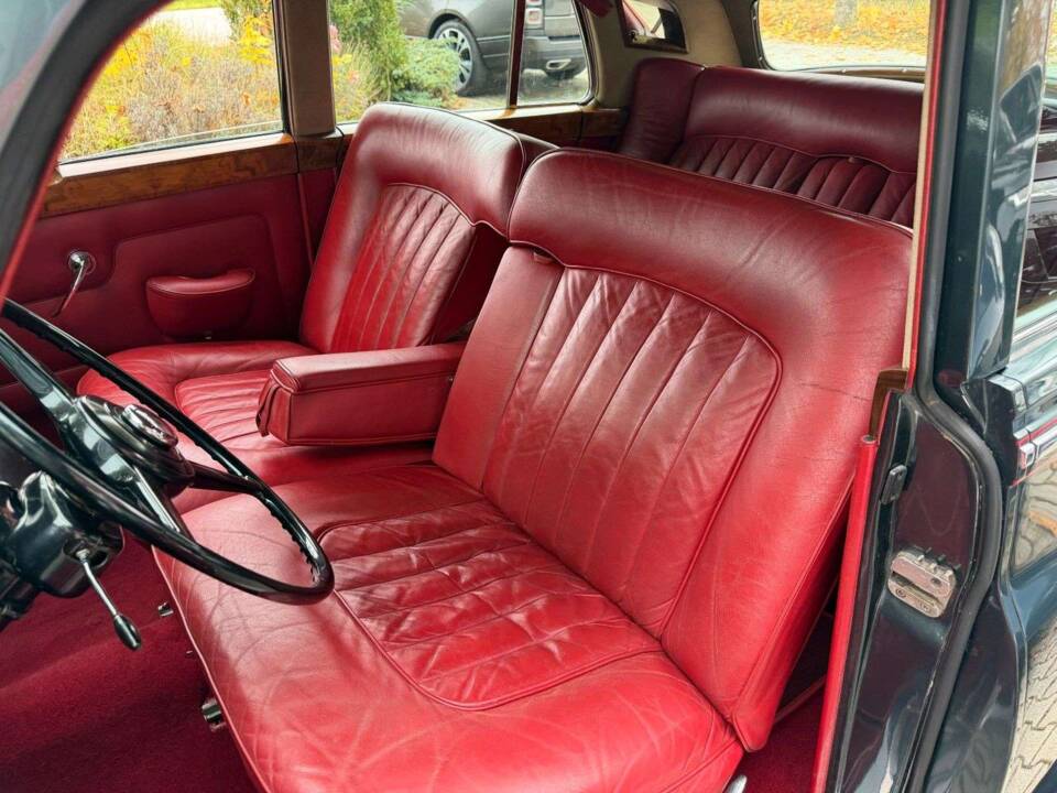 Image 14/36 of Bentley S 3 (1965)