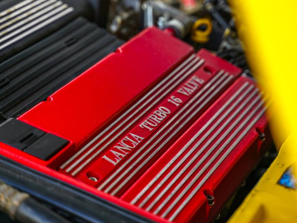 Image 30/50 of Lancia Delta HF Integrale Evoluzione II (1994)