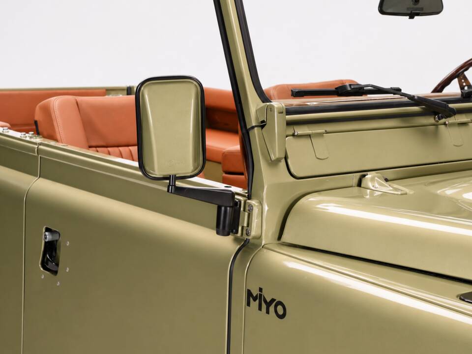 Bild 28/47 von Land Rover 90 (1990)