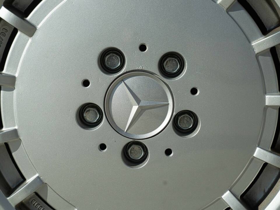 Bild 16/50 von Mercedes-Benz 190 E (1988)