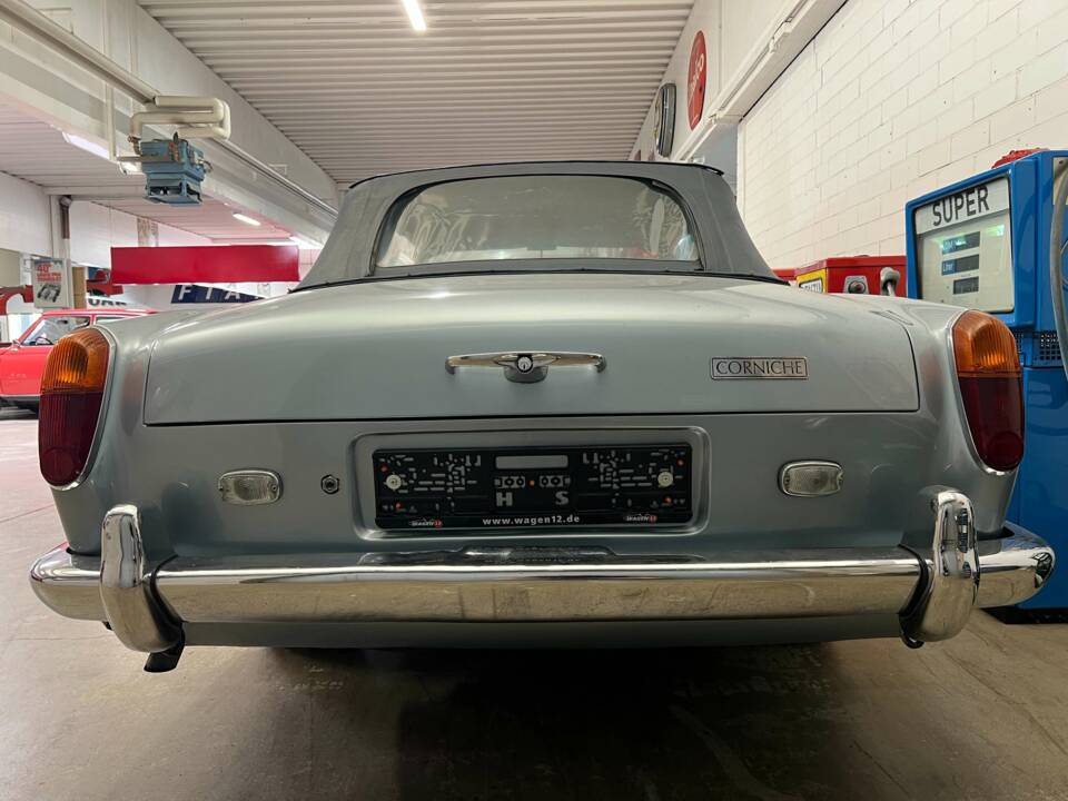 Image 13/20 of Rolls-Royce Corniche I (1974)