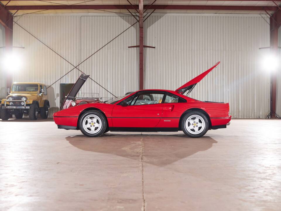 Image 68/79 of Ferrari 328 GTB (1985)