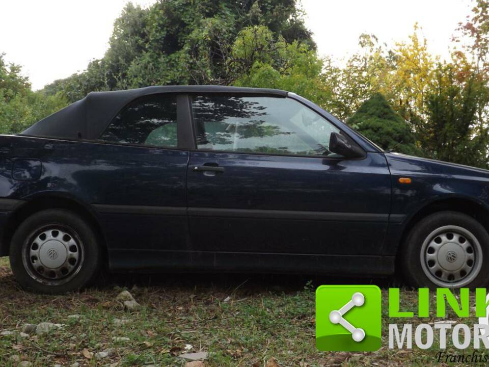 Imagen 9/10 de Volkswagen Golf III Cabrio 1.6 (1996)