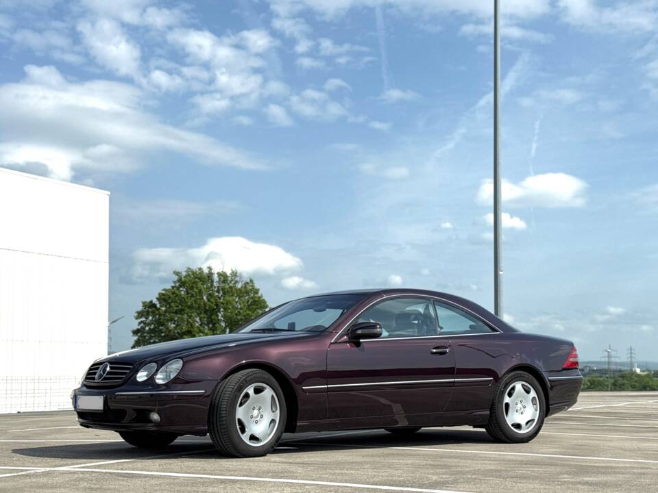 Immagine 4/28 di Mercedes-Benz CL 600 (2001)