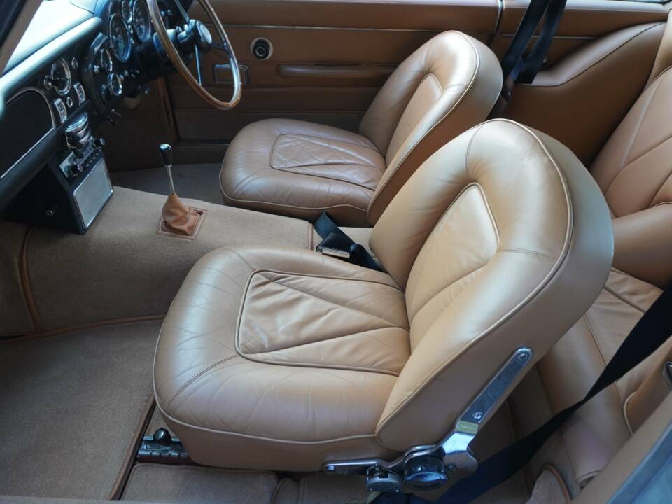 Afbeelding 12/18 van Aston Martin DB 6 Vantage (1969)