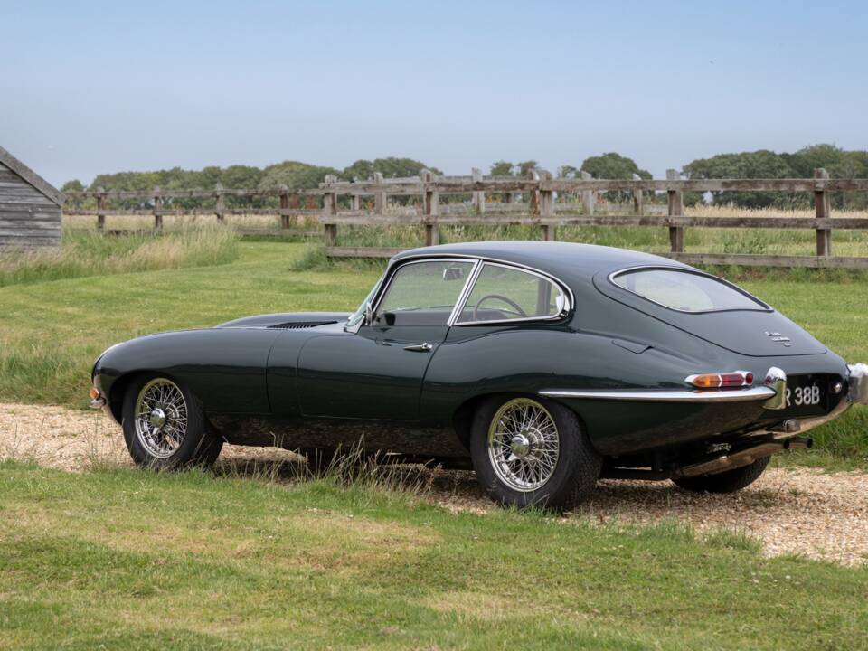 Image 3/25 de Jaguar Type E 4.2 (1964)