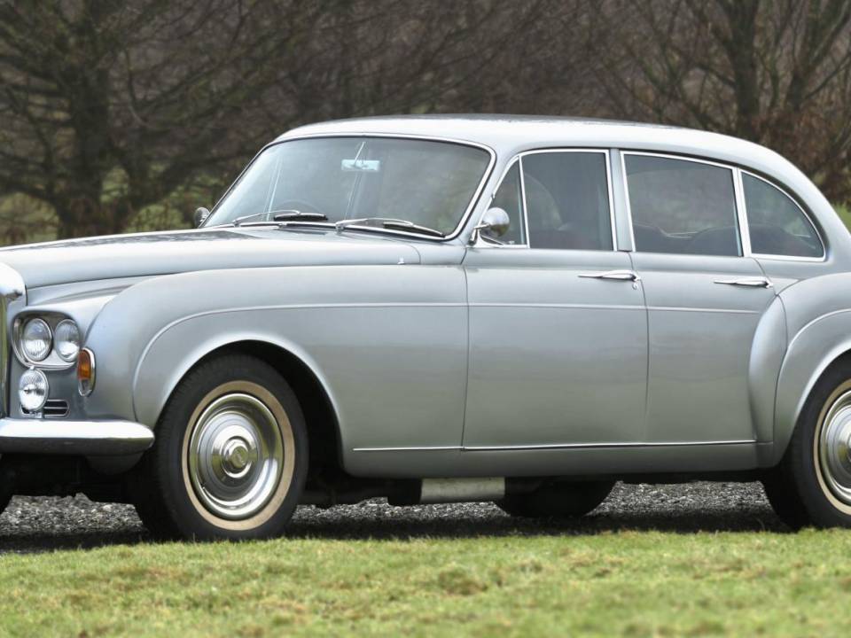 Image 21/50 of Bentley S 3 Continental Flying Spur (1963)