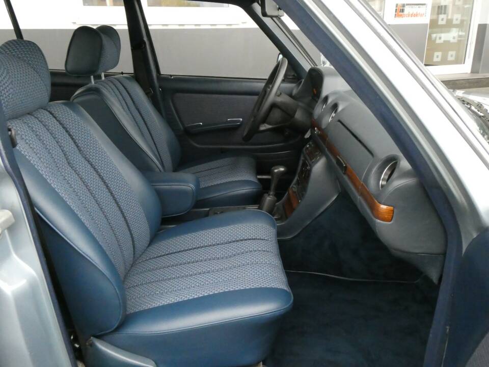 Image 13/21 of Mercedes-Benz 280 TE (1984)