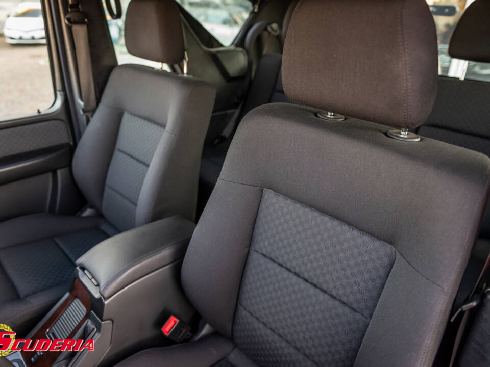 Image 19/25 of Mercedes-Benz G 350 CDI (2009)