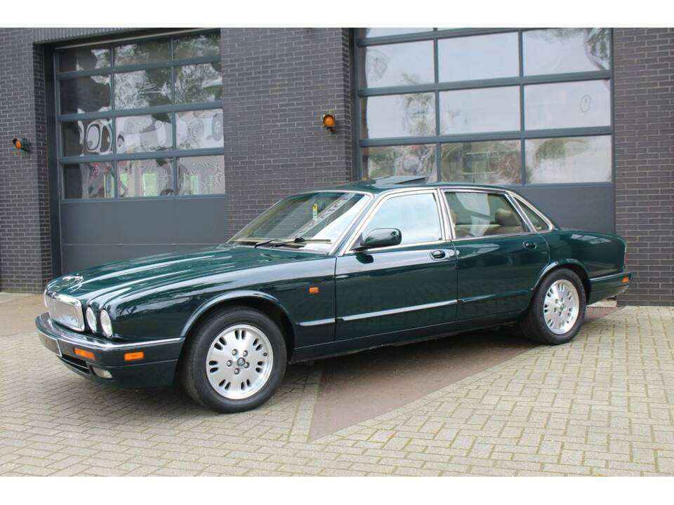 Bild 6/8 von Jaguar XJ6 3.2 Sovereign (1995)