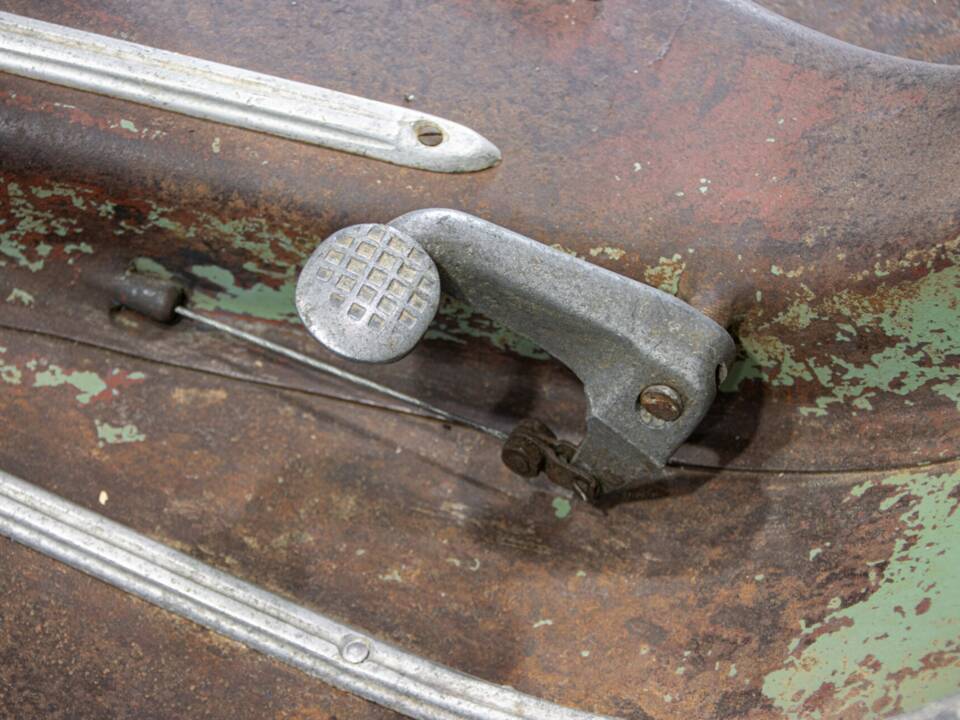 Image 41/50 de Piaggio Vespa 125 (1953)