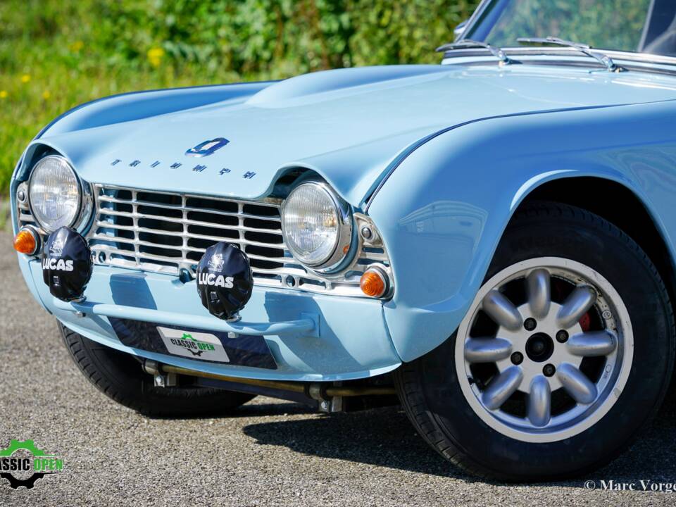 Image 25/43 of Triumph TR 4 (1962)