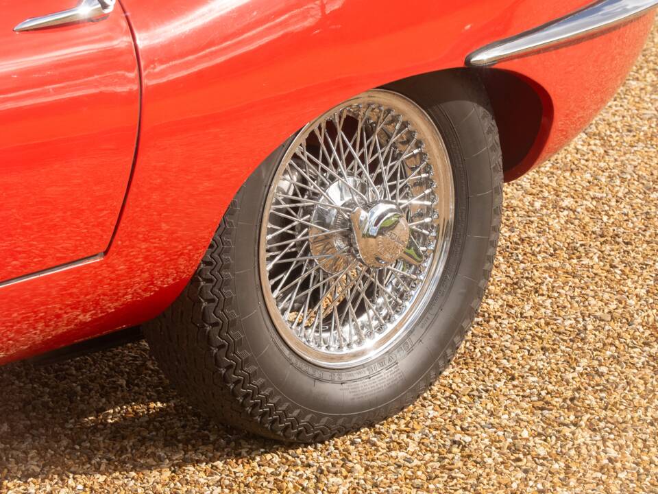 Image 23/50 de Jaguar E-Type (1967)